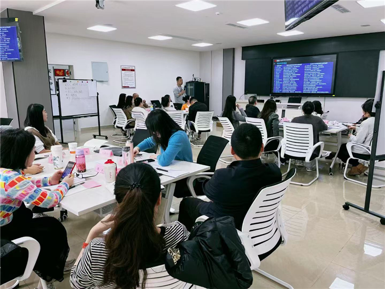 成南公司积极参加2024年香港六全年资料大全监控系统业务技能培训.jpg